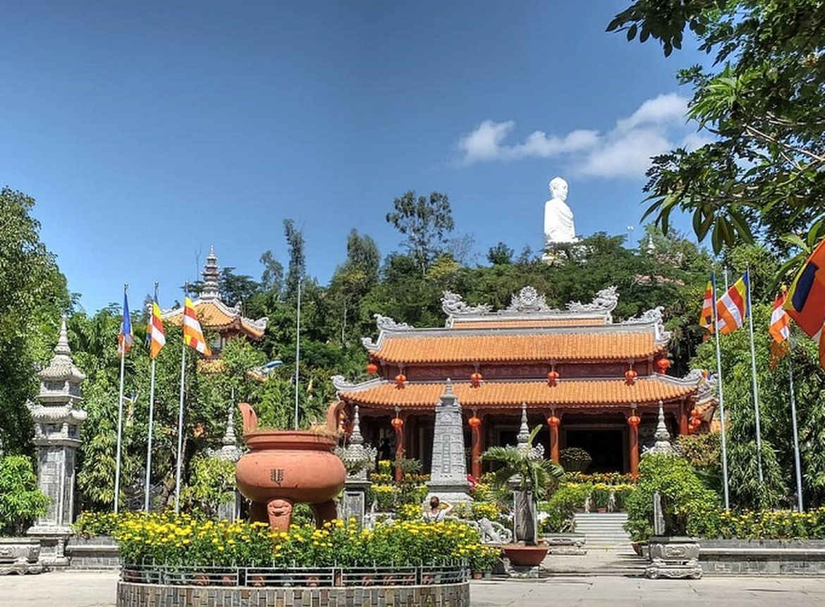 Пагода Лонг Шон (Long Son Pagoda / Chùa Long Sơn)