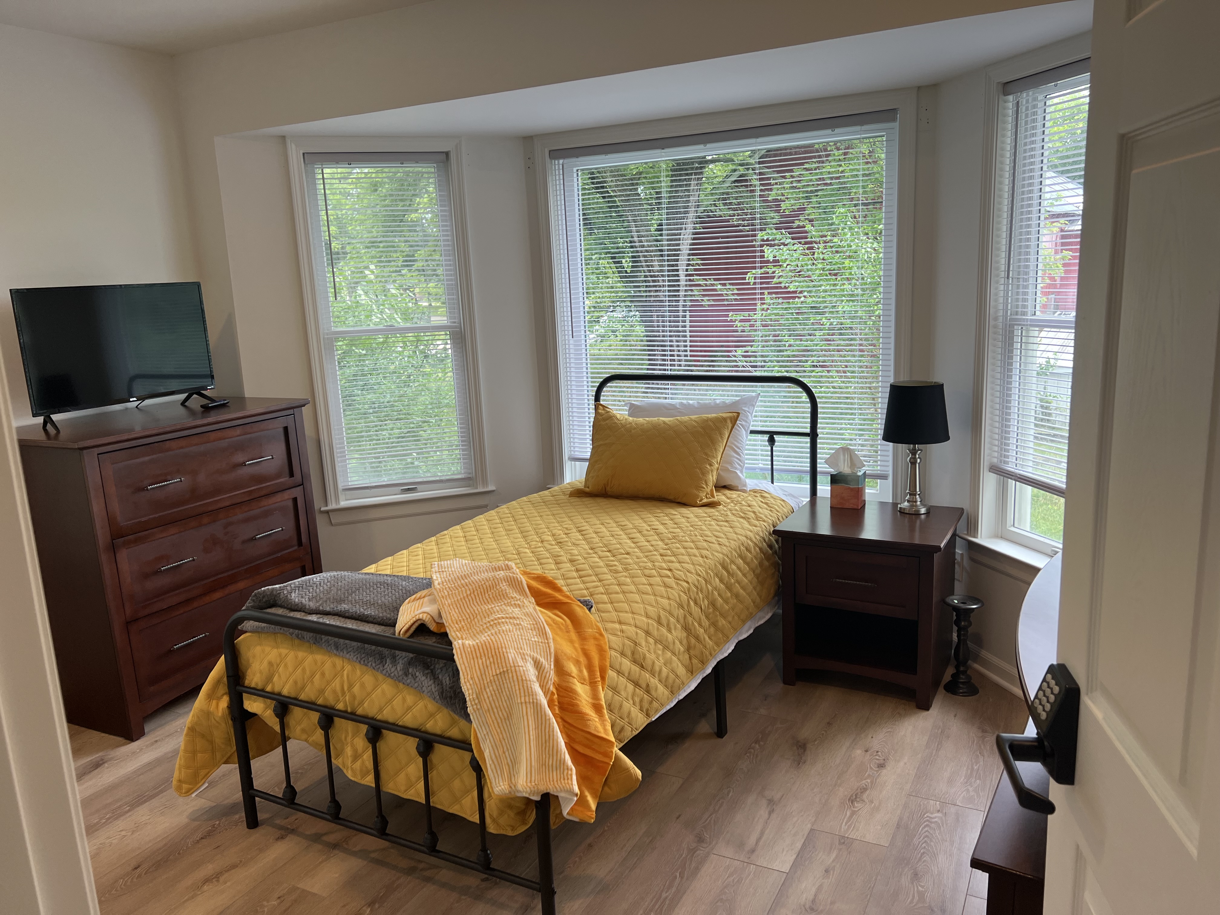 Maple Manor of Pinckney resident room